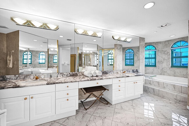 Building Photo - 301 N Birch Rd