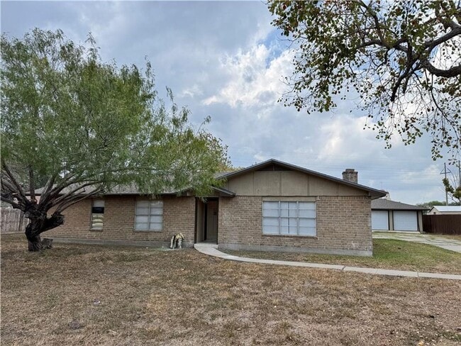 Building Photo - 3 bedroom 2 bath house in Calallen
