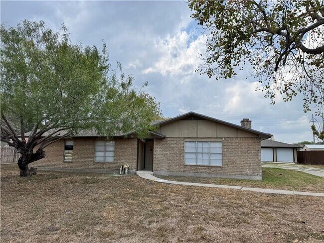 Foto del edificio - 3 bedroom 2 bath house in Calallen