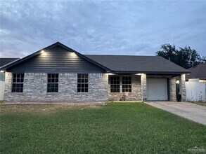 Building Photo - 907 E Pebble Dr