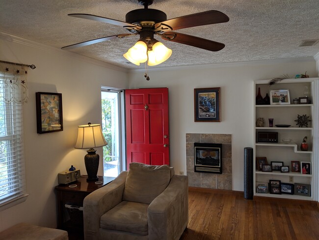 Living room with built-in bookshelf and gas fireplace - 117 Monte Vista Ave