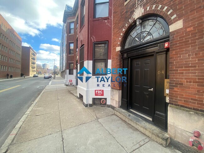 Foto del edificio - 64 Louis Prang St