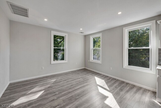 Building Photo - 53 Davis Dr