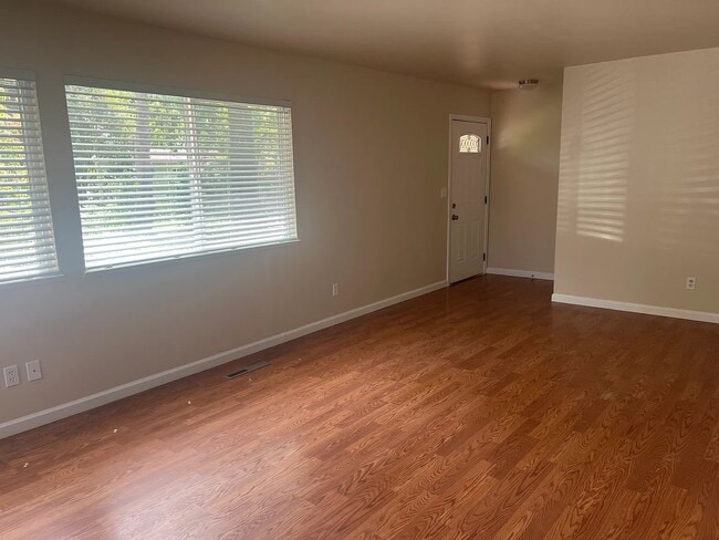 Foto del edificio - 1219 Burbank Ave