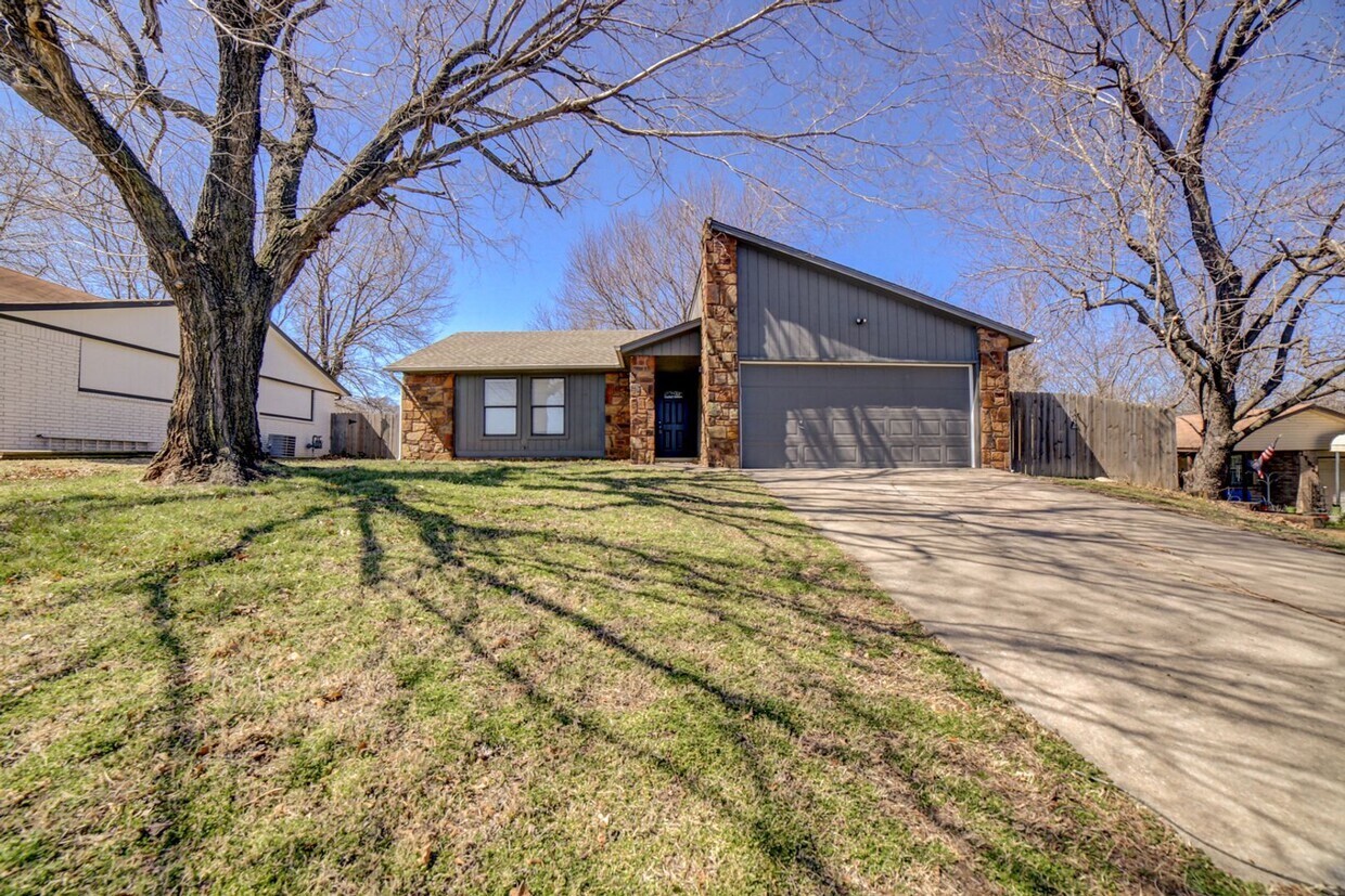 Primary Photo - Newly Remodeled 3 Bed 1.5 Bath!