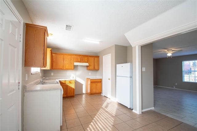 Foto del edificio - 2703 Clayton Oaks Dr