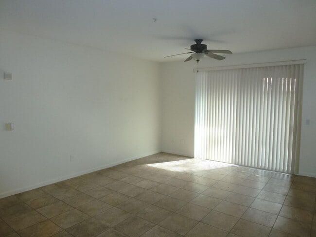 Building Photo - Beautiful Condominium in Gated Community i...