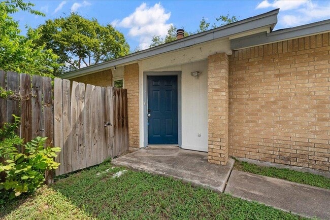 Building Photo - 2302 Berkett Dr