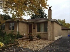 Building Photo - 116 Cartier Crescent