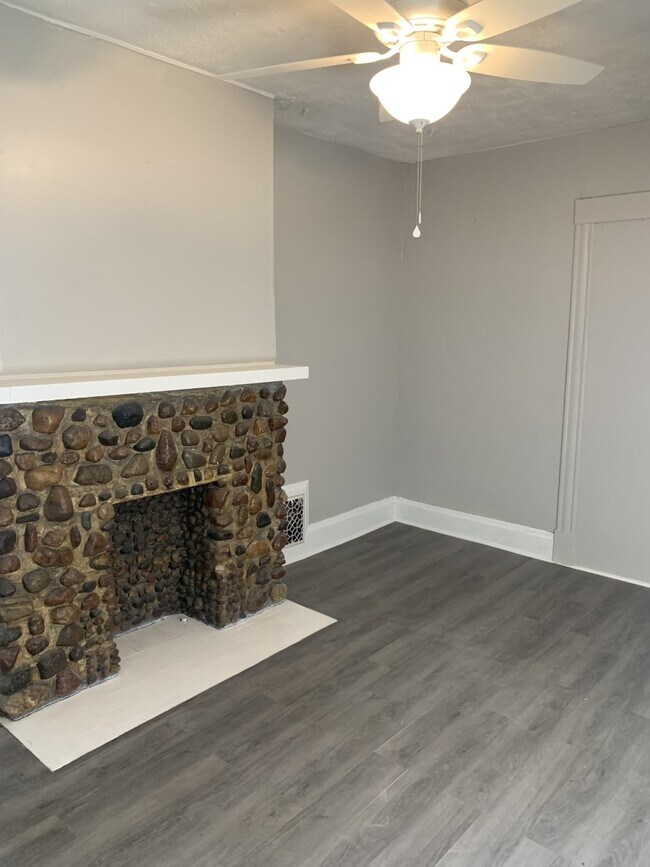 Building Photo - 533 Hawthorne Ave