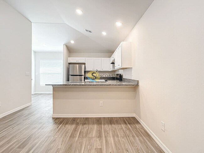 Foto del edificio - 10474 Pendleton Ave