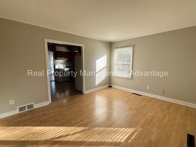 Building Photo - Everything on the First Floor. Expansive K...
