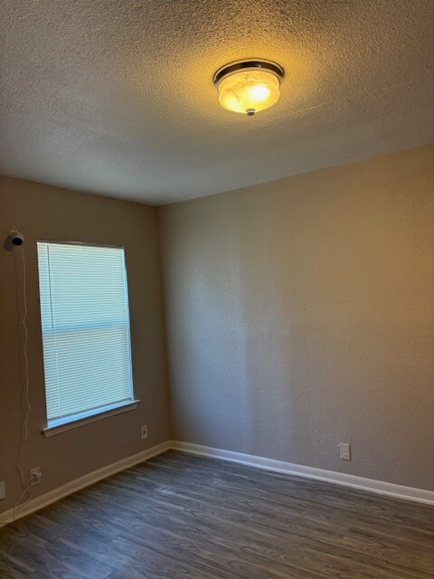 Building Photo - 1016 Sunglo Dr