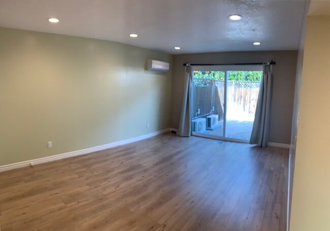 Building Photo - 1062 Topaz Ave