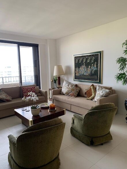 Foto del edificio - 251 Crandon Blvd
