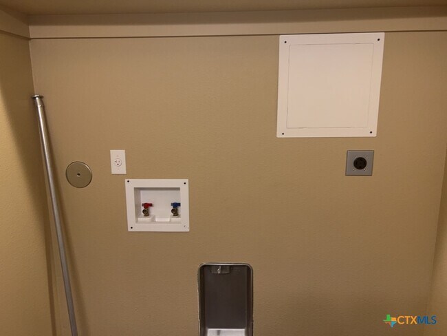 Foto del edificio - 2710 S Clear Creek Rd