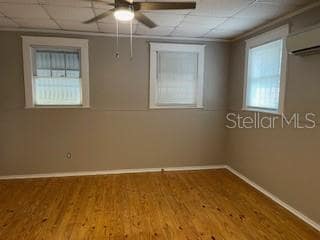 Building Photo - 912 E St Clair St