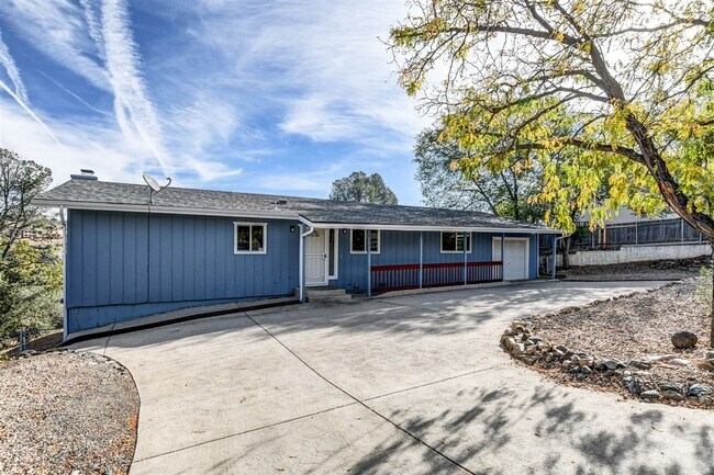 Building Photo - 4 bedroom 2 bathroom home for rent in Prescott