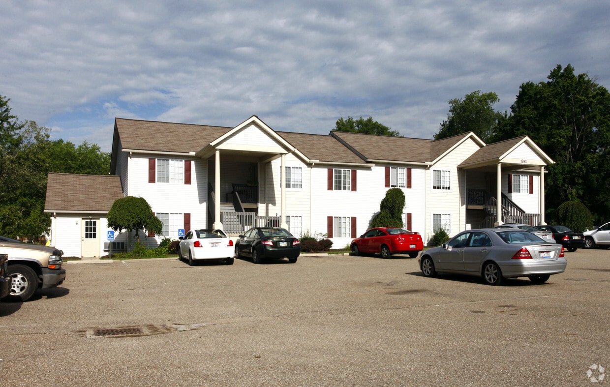Springfield Lake Apartments Apartments in Akron, OH