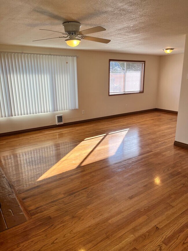 Foto del edificio - Close to Schools and Shopping