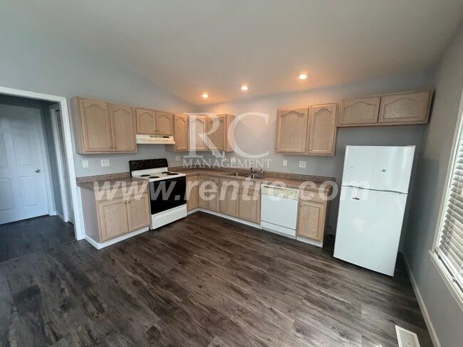 Building Photo - 811-A Fourteenth E (g)-