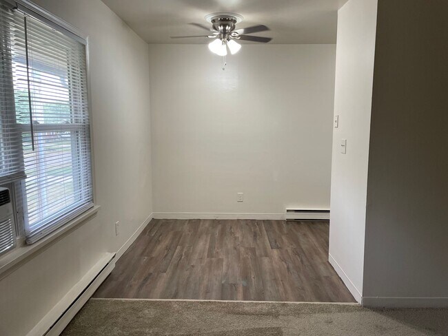 Foto del edificio - Large 2 bedroom apartment with washer/drye...