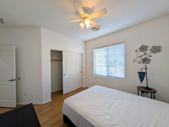 Foto del edificio - 14309 W Caribbean Ln