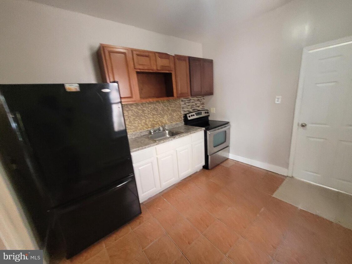Primary Photo - 2116 W Indiana Ave