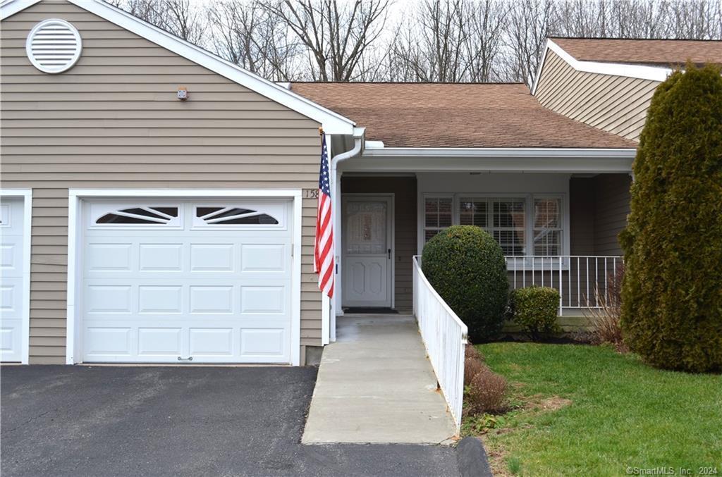 Foto principal - 158 Highland Dr