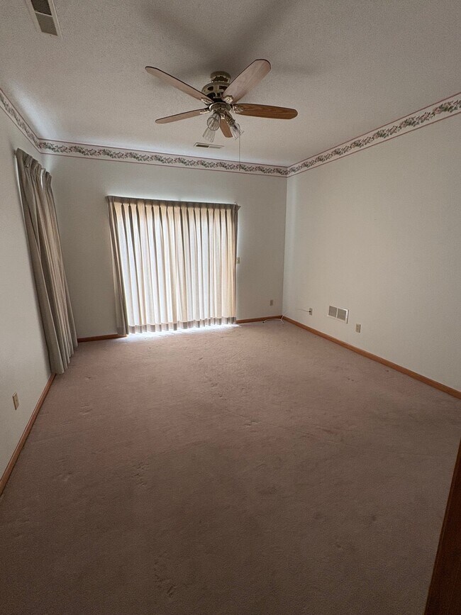 Foto del edificio - 1104 E 15th St