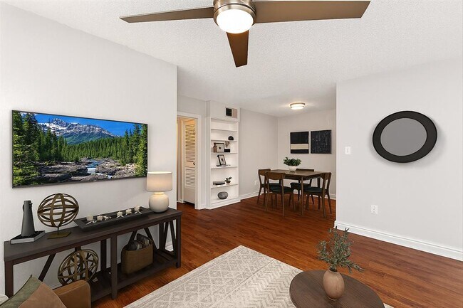 Foto del edificio - 2401 Manor Rd