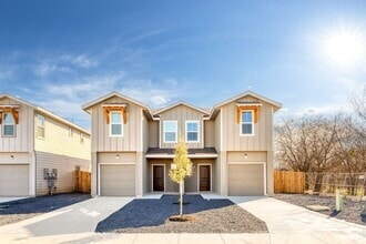 Building Photo - 843 Soria Pl