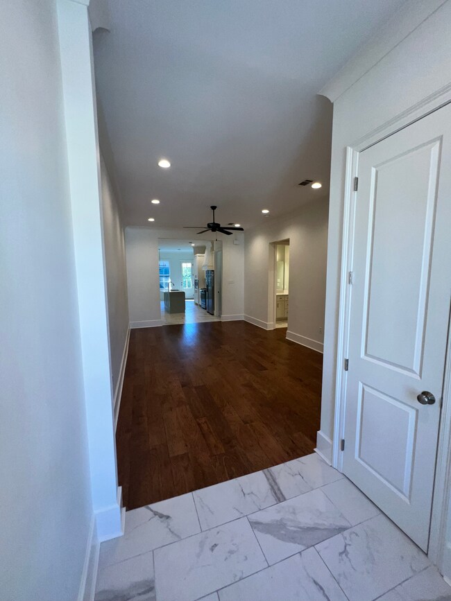 Entrada a la cocina - 324 Saint Thomas Ln