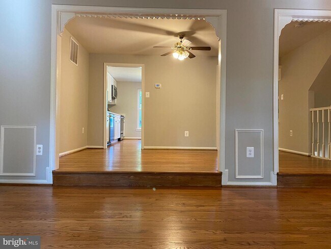 Building Photo - 10115 Wood Green Way