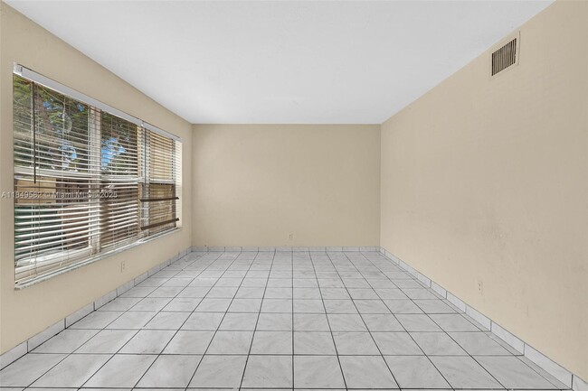 Building Photo - 3750 SW 60th Ter