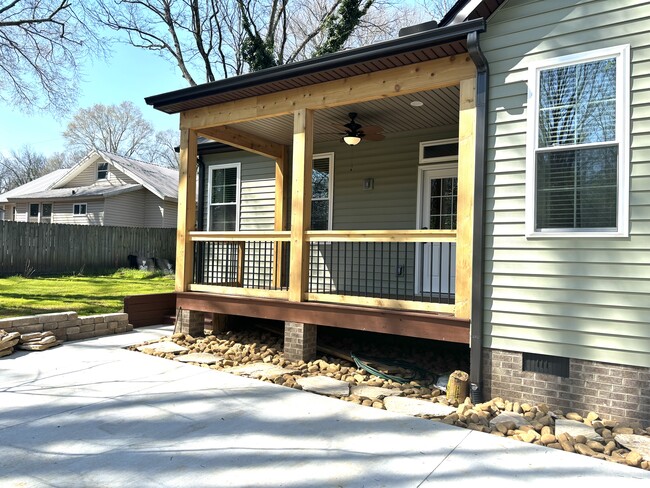 Building Photo - 6 Birnie St Ext