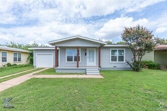 Building Photo - 1041 S Crockett Dr