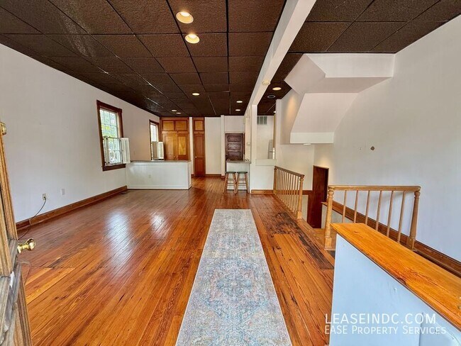 Foto del edificio - 725 Independence Ave SE