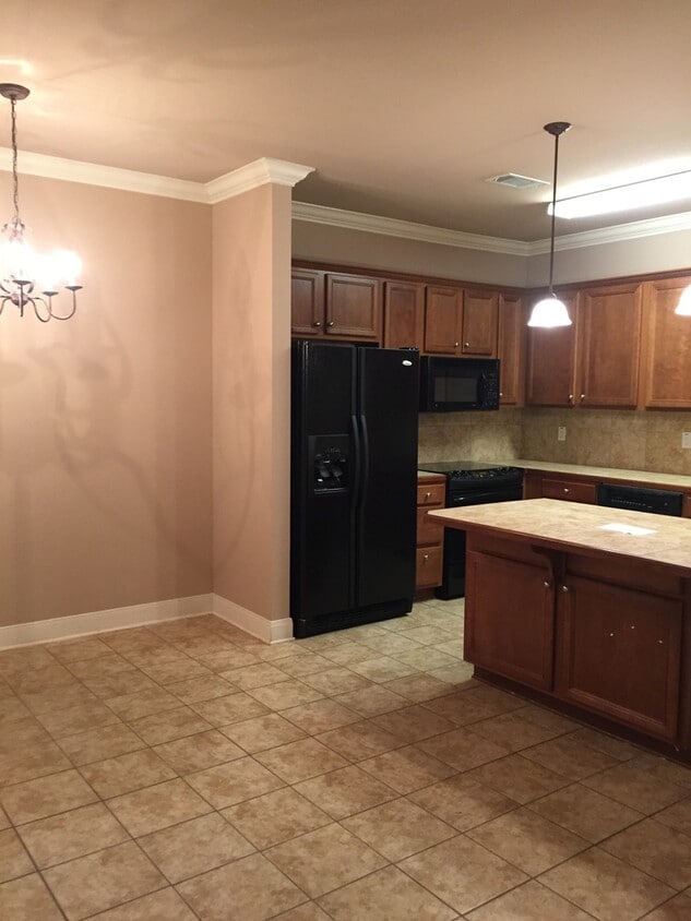 Primary Photo - Gated Townhome Close to LSU, LSU bus route...