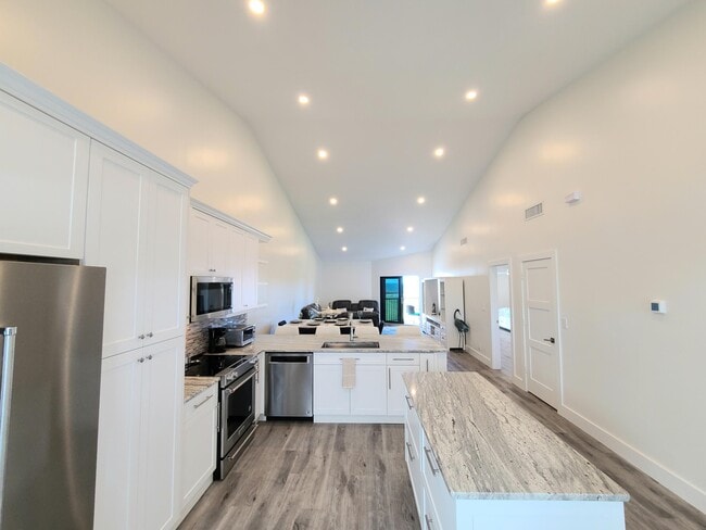 Building Photo - 5801 N Ocean Blvd