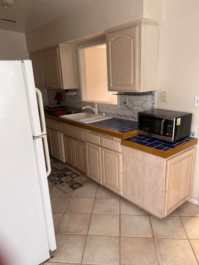 Foto del edificio - 3BR/2BA   By the beach.