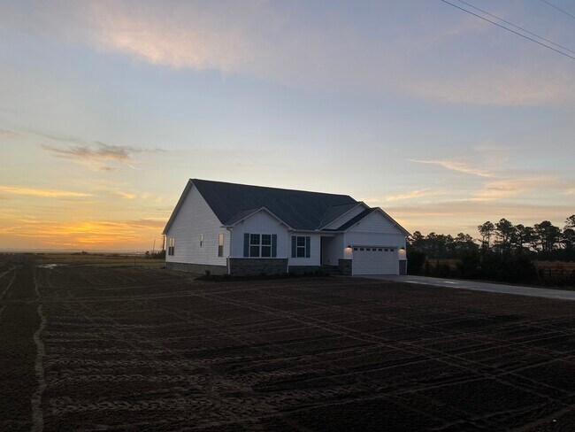 Building Photo - 960 Country Club Rd