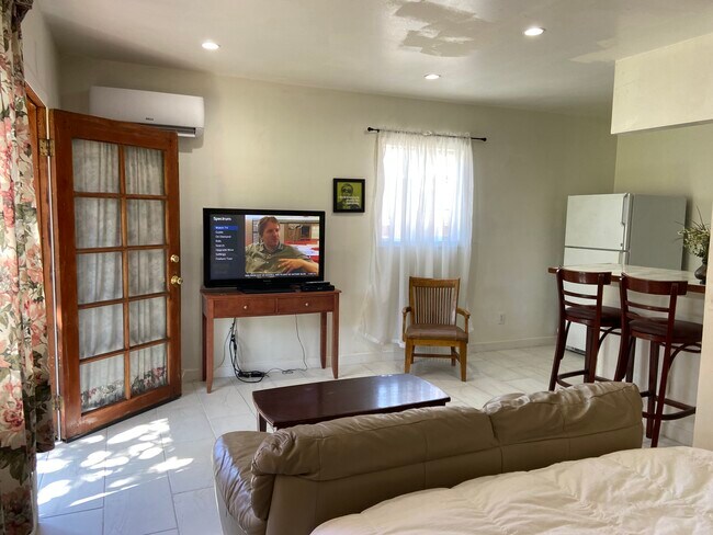 Foto del edificio - 15340 Hart St