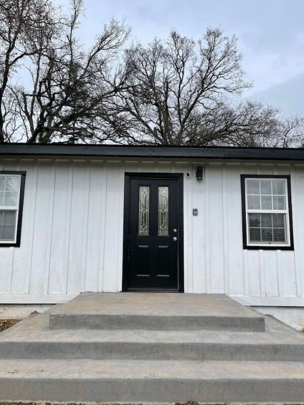 Foto del edificio - 6613 Stoney Dr