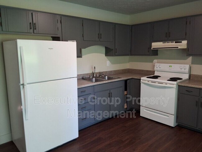 Building Photo - 117 Academy Ln