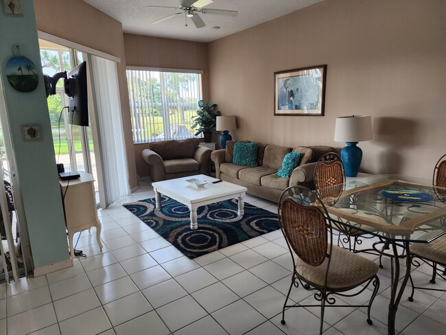 Building Photo - 6571 SE Twin Oaks Cir