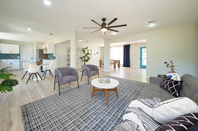 Building Photo - 10104 Chukar Cir