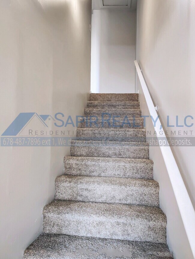 Foto del edificio - 774 Lilly Ave