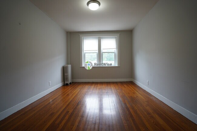 Building Photo - 47 Linden St