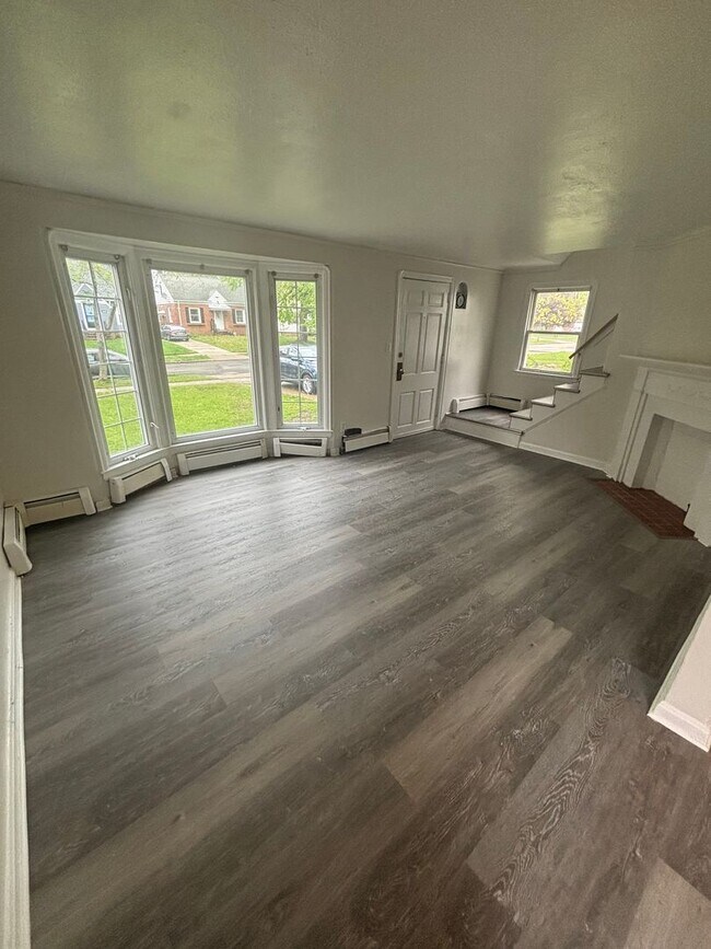 Foto del edificio - 3bd Single Euclid Cash Pay/Section 8